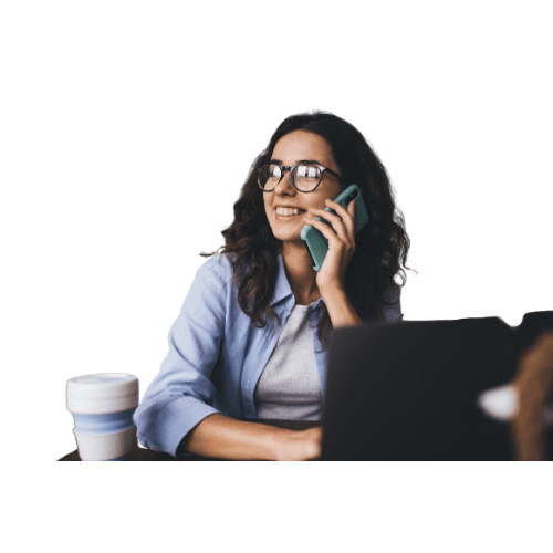 Persona hablando por teléfono